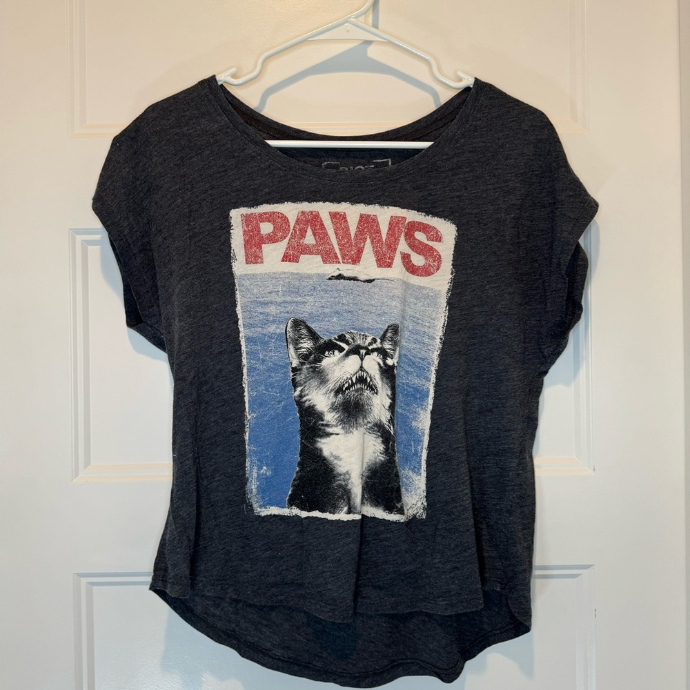 Riot Society Grey Paws Jaws Cropped Short Sleeve Graphic T-Shirt Size S